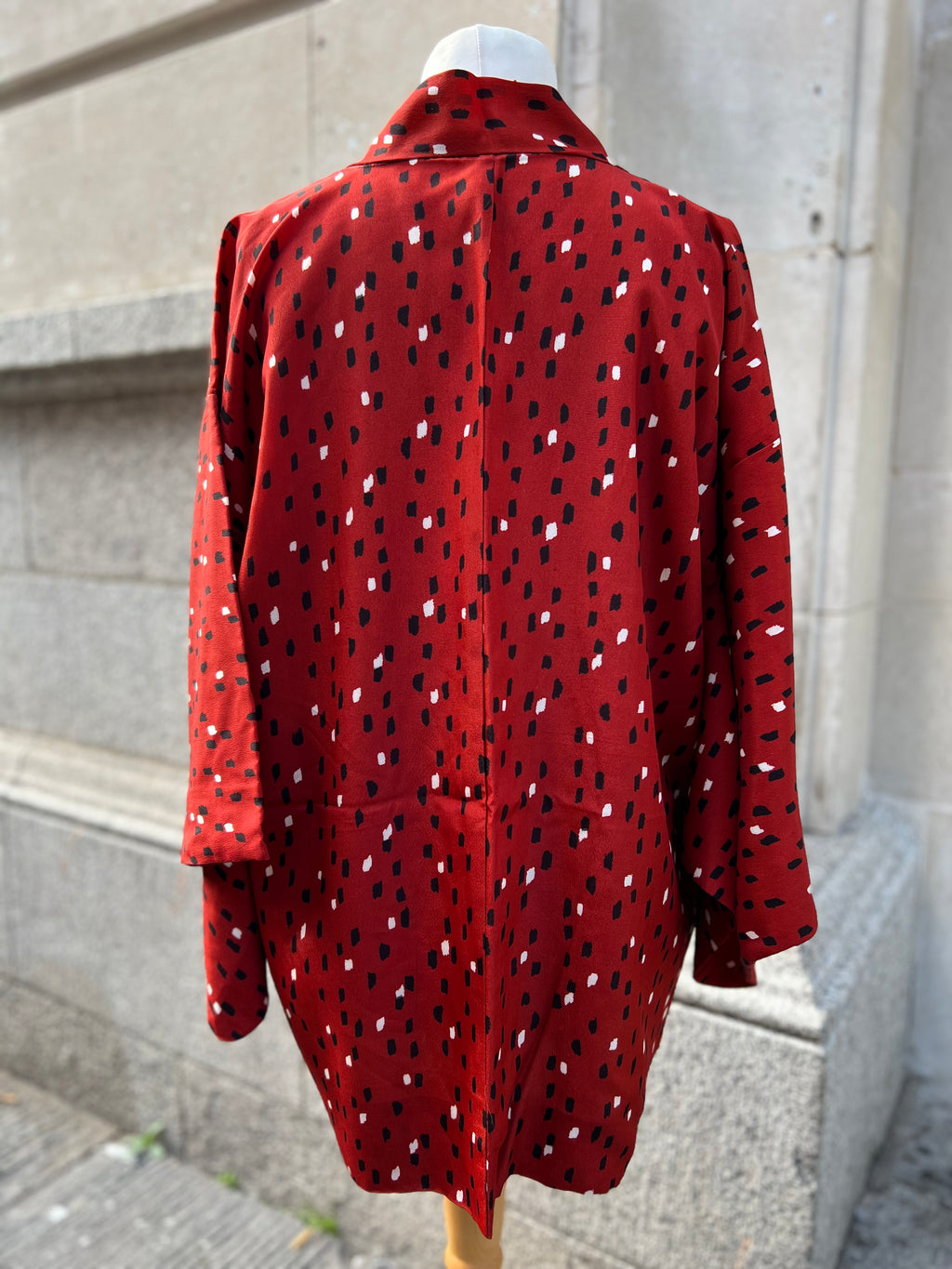 Red monochrome dot