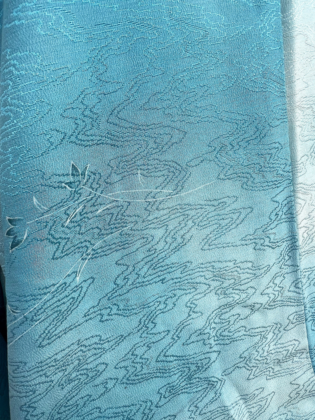 BRIGHT SKY AND RIPPLING　　