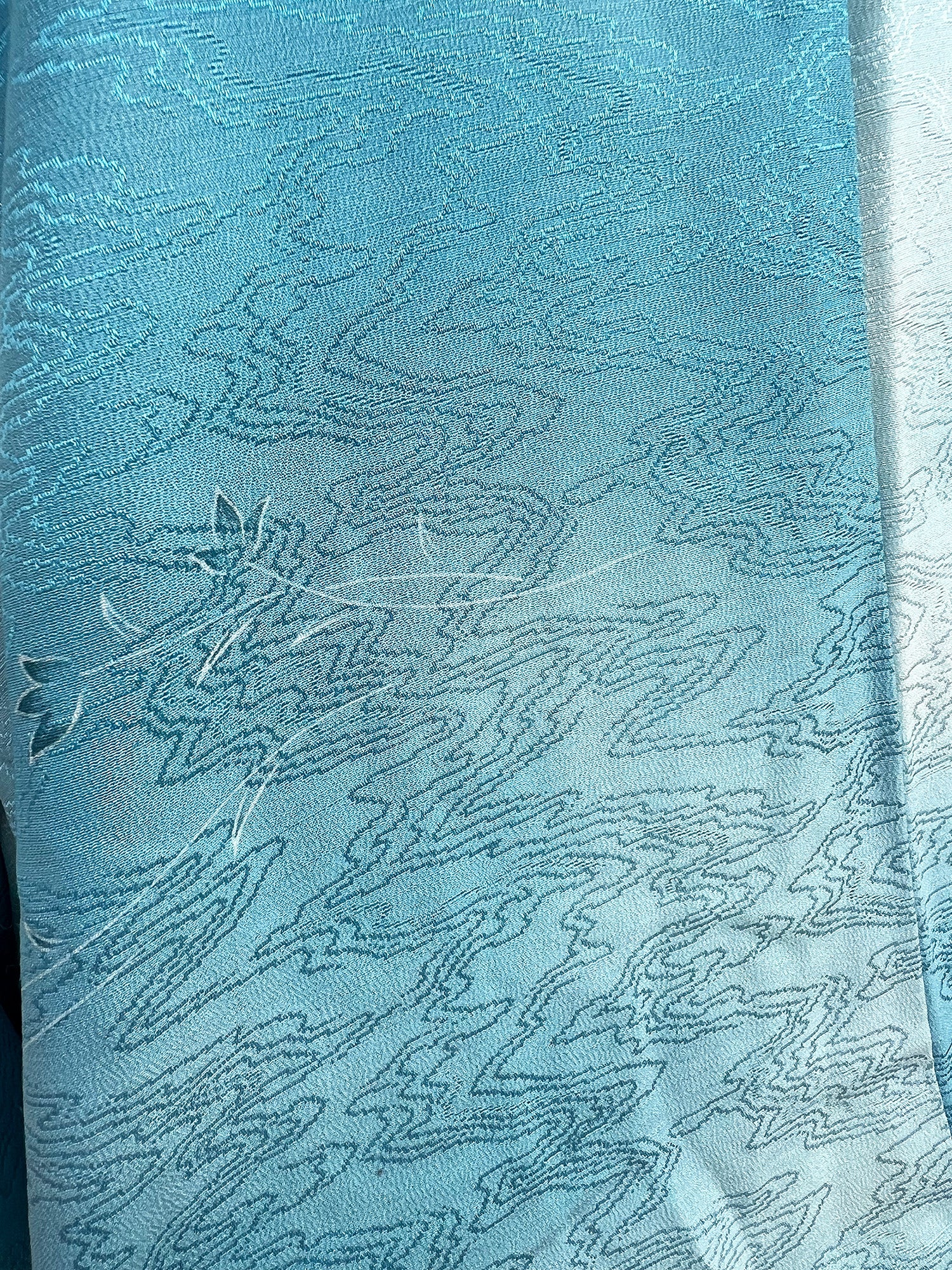 BRIGHT SKY AND RIPPLING　　