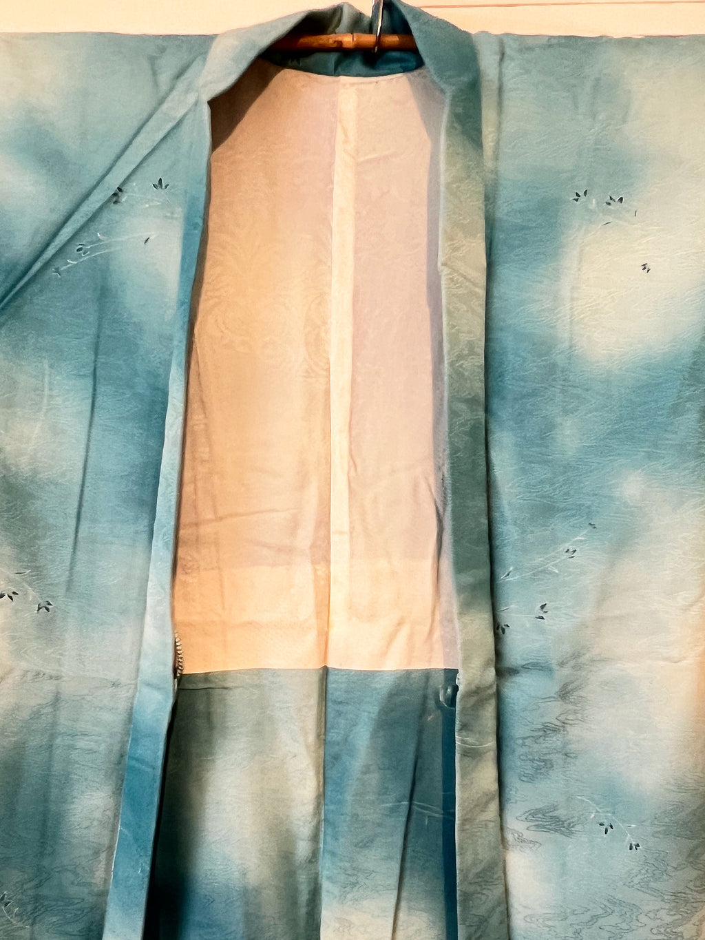 BRIGHT SKY AND RIPPLING　　