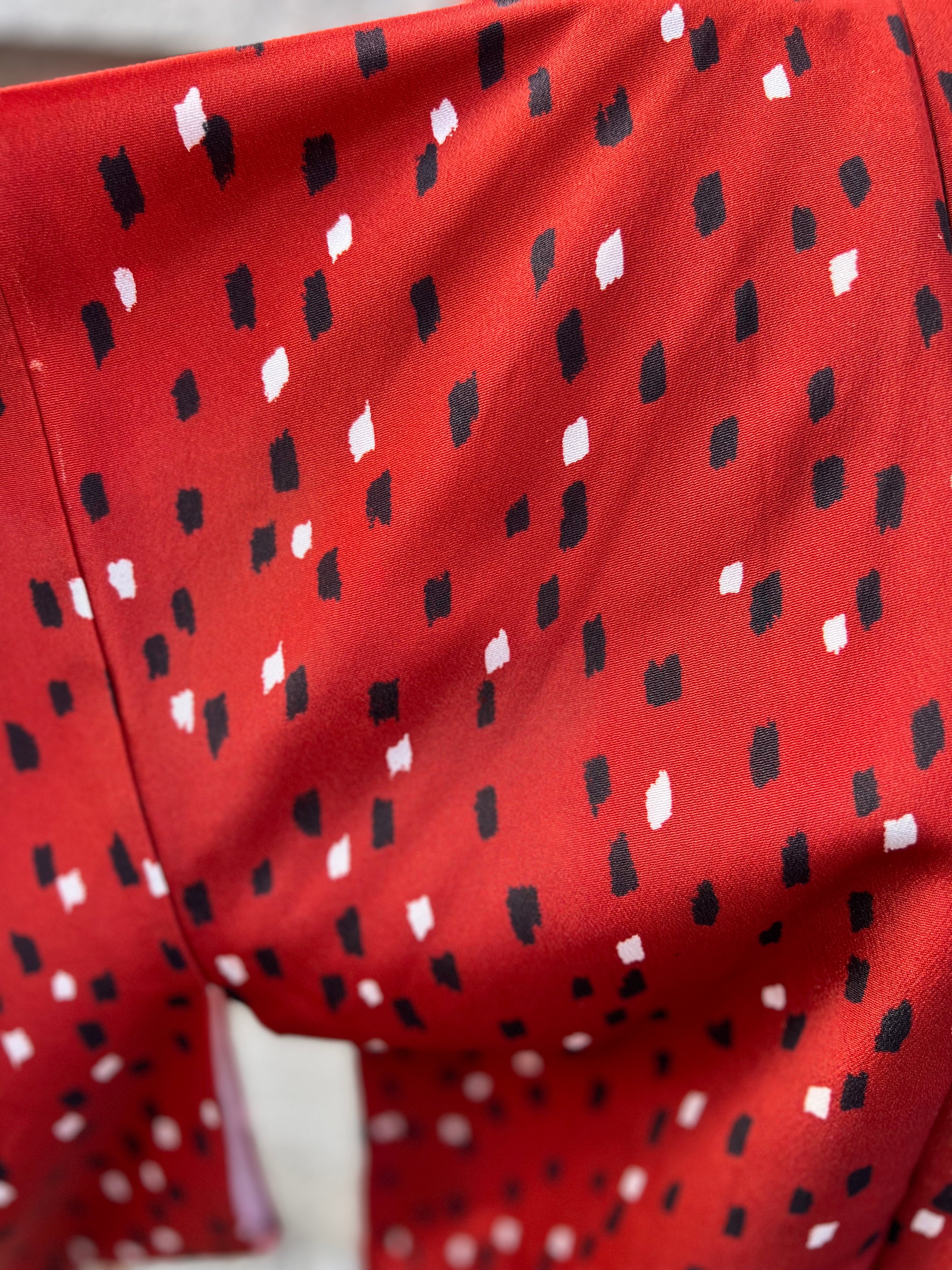 Red monochrome dot