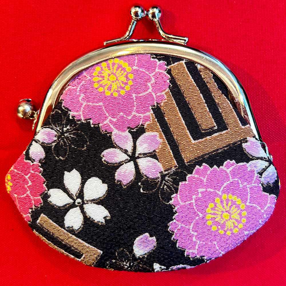 Cute little bag with a clasp