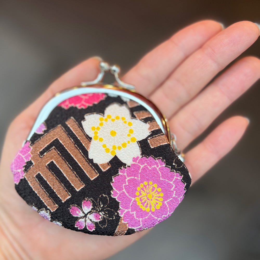 Cute little bag with a clasp