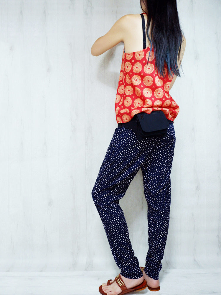 Relax style tapered trousers