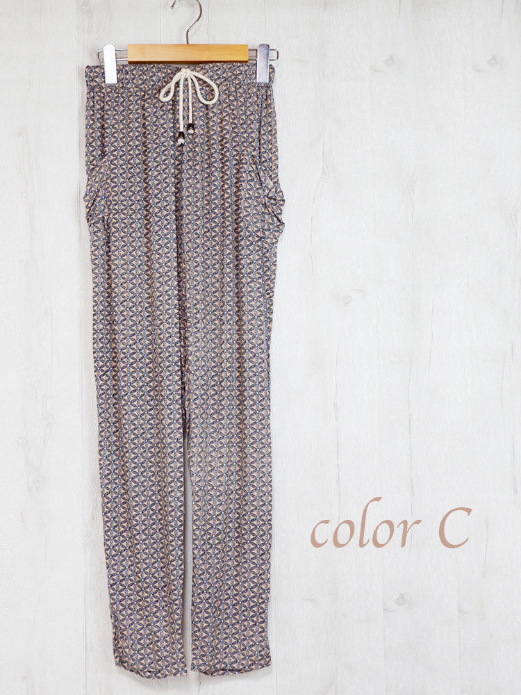 Relax style tapered trousers