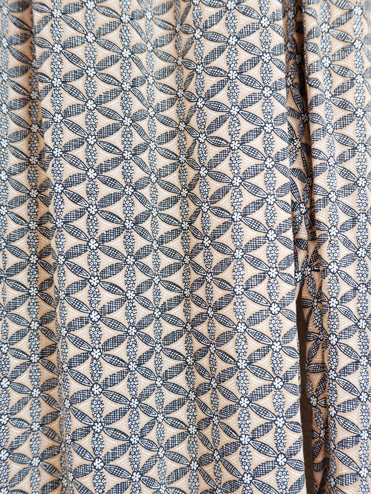 Relax style tapered trousers