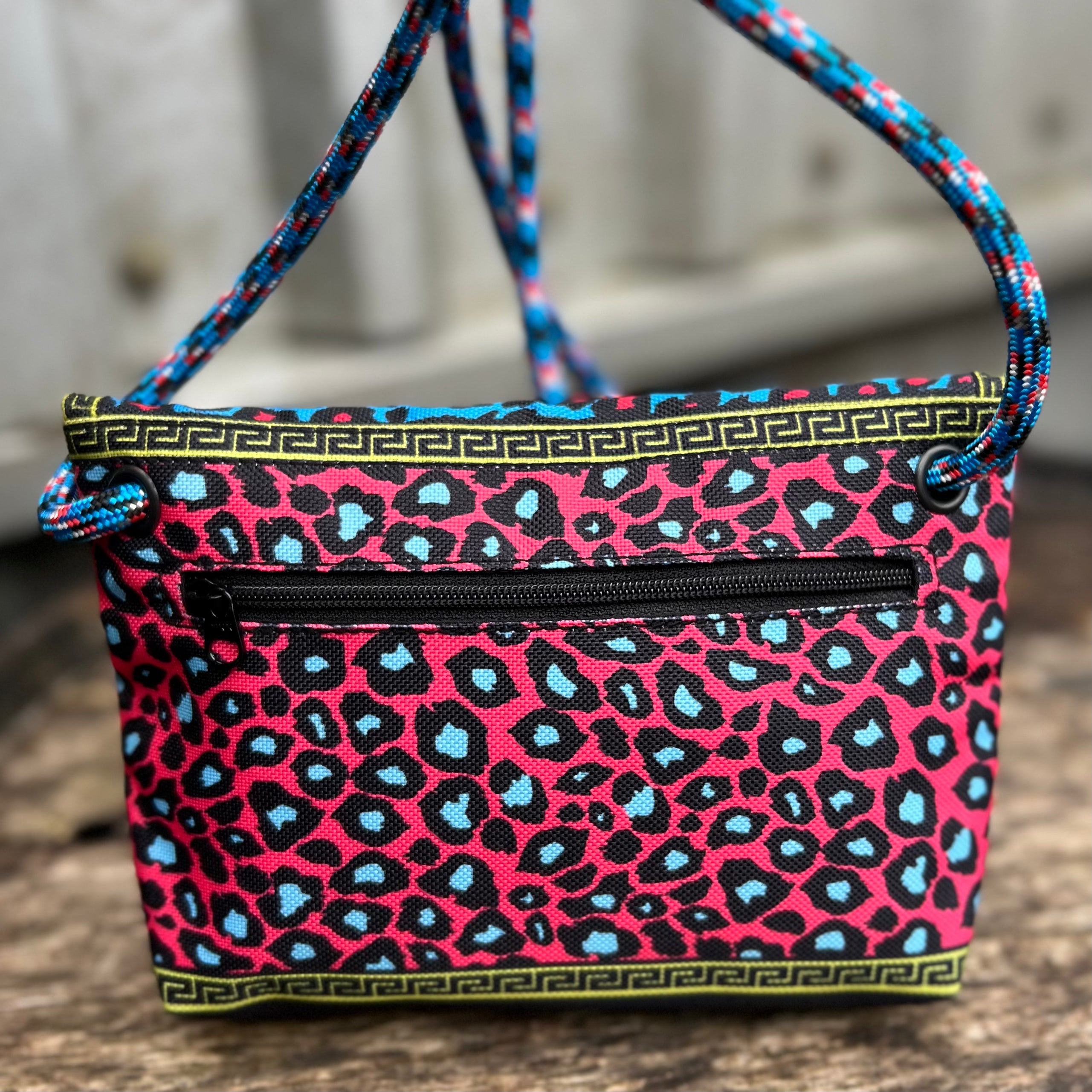 Psychedelic print Jazzy festival Shoulder Bag