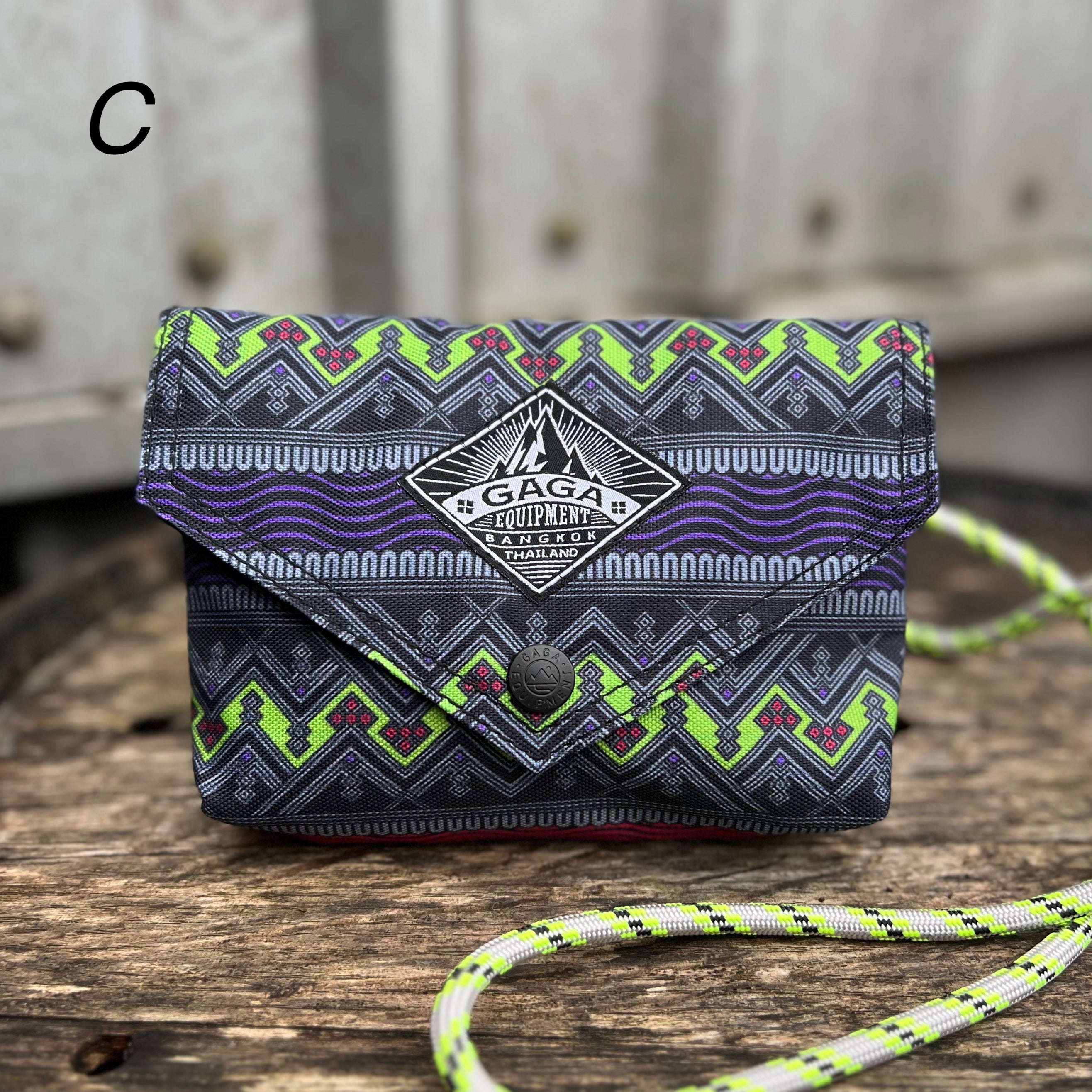 Psychedelic print Jazzy festival Shoulder Bag