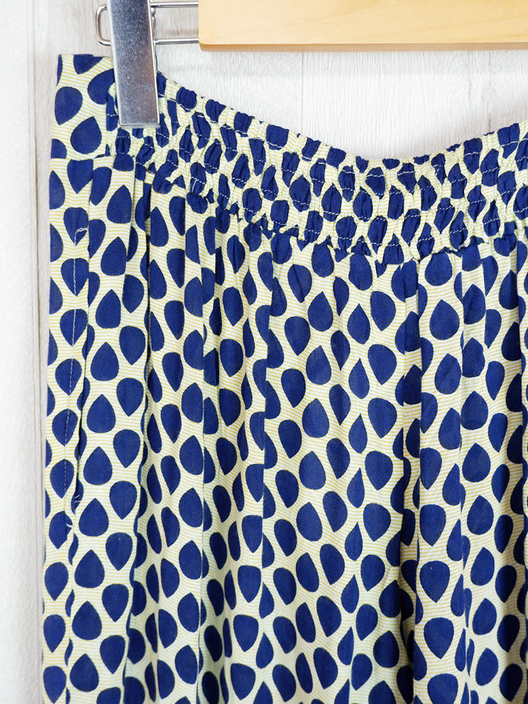 Relax style tapered trousers